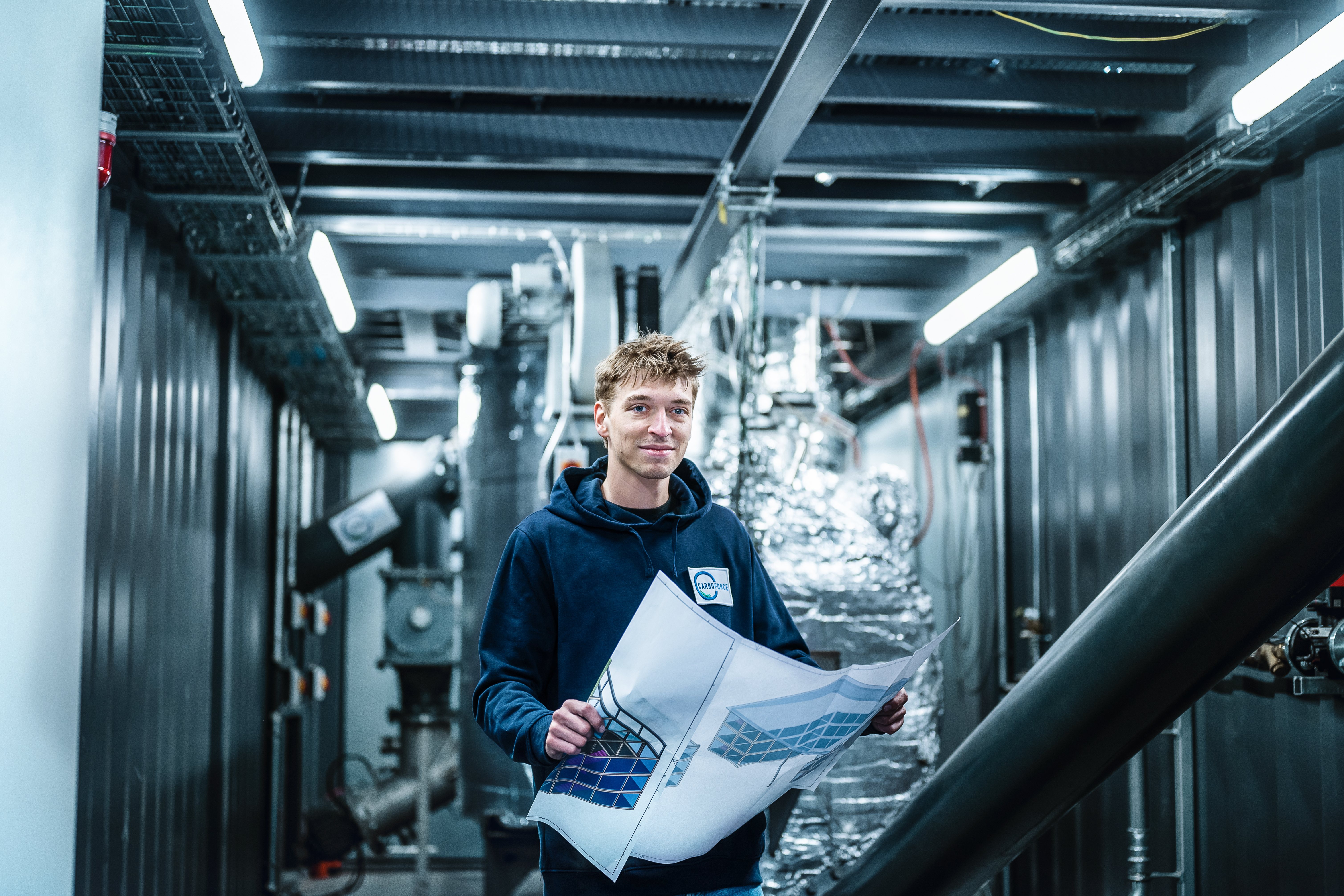 Carbo-FORCE Mitarbeiter im Anlagencontainer 