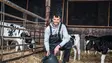 Landwirt Steffen Block füttert seinen Kühen Pflanzenkohle 