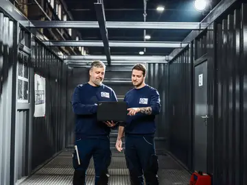 Carbo-FORCE Mitarbeiter stehen als Kontakt zur Verfügung 