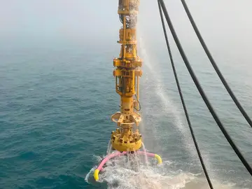 Nominiert für den bauma Innovationspreis 2025: Mit dem Dive-Drill-Verfahren setzt Bauer neue Maßstäbe bei der Herstellung von Offshore-Fundamenten. 